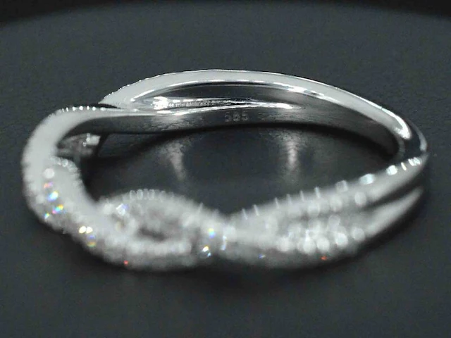 Witgouden ring met diamanten - afbeelding 9 van  10