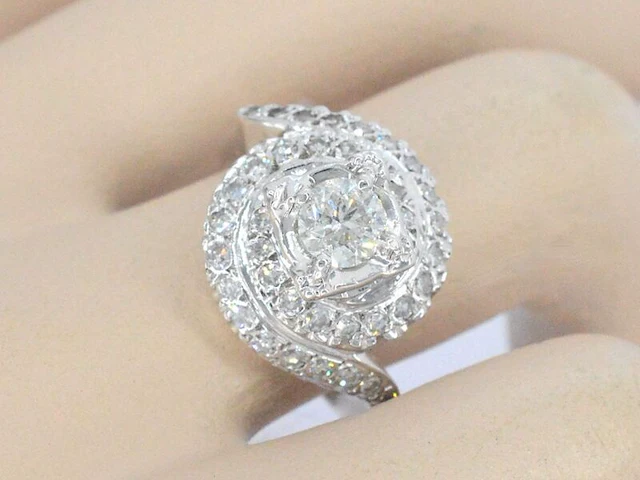 Witgouden ring met diamanten - afbeelding 2 van  9