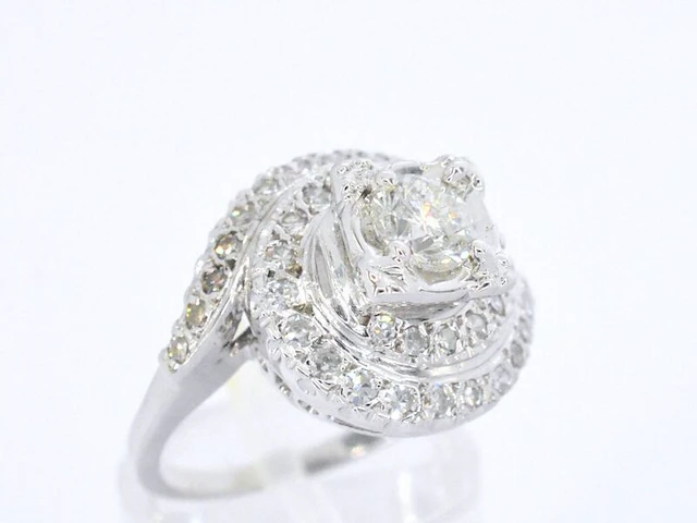 Witgouden ring met diamanten - afbeelding 4 van  9