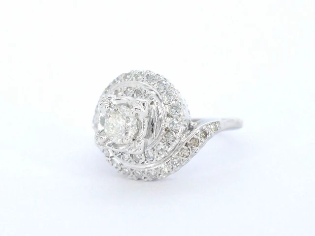 Witgouden ring met diamanten - afbeelding 8 van  9