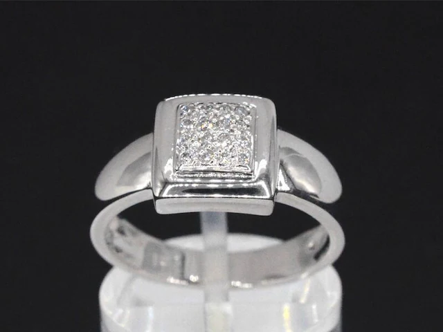 Witgouden ring met diamanten - afbeelding 1 van  10