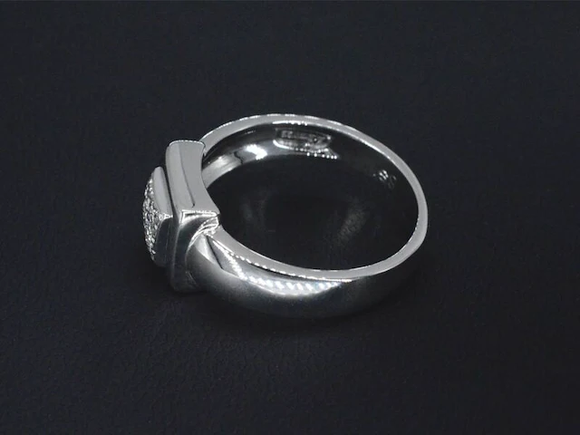 Witgouden ring met diamanten - afbeelding 5 van  10