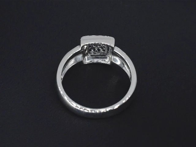 Witgouden ring met diamanten - afbeelding 7 van  10