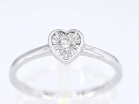 Witgouden ring met een briljant geslepen diamant in hartvorm - afbeelding 1 van  5