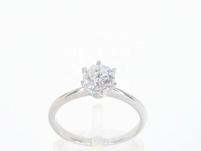 Witgouden ring met een briljant geslepen diamanten van 0.70 carat - afbeelding 1 van  7