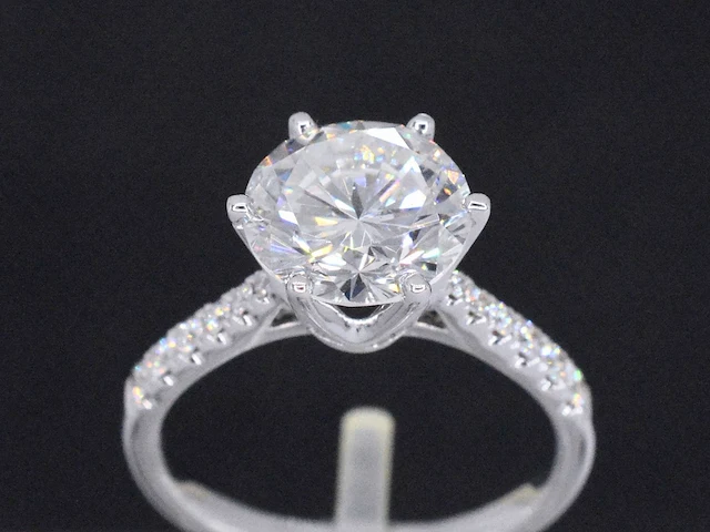 Witgouden ring met een diamant van 4.00 carat - afbeelding 1 van  10