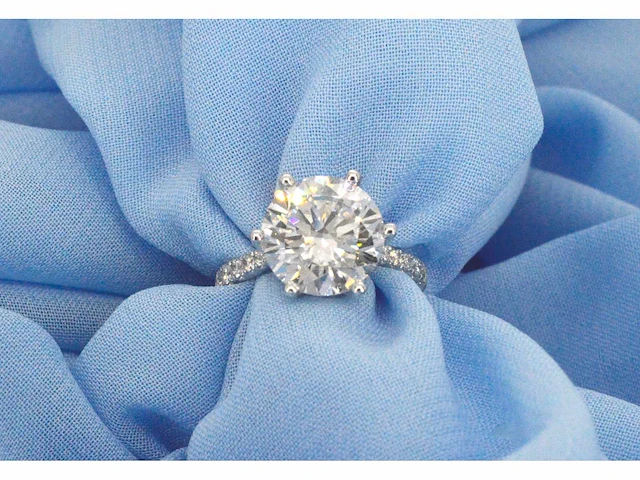 Witgouden ring met een diamant van 5.00 carat - afbeelding 1 van  11