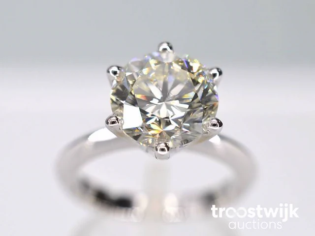 Witgouden ring met een grote briljant geslepen diamant van 4.02 carat - afbeelding 1 van  7