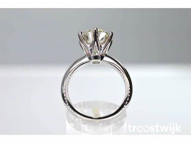 Witgouden ring met een grote briljant geslepen diamant van 4.02 carat - afbeelding 3 van  7
