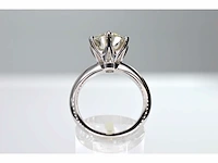 Witgouden ring met een grote briljant geslepen diamant van 5.06 carat - afbeelding 3 van  6
