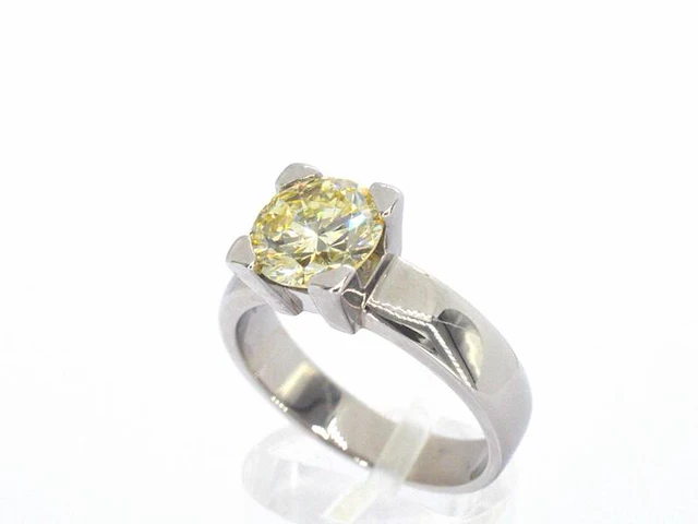 Witgouden ring met een grote fancy yellow diamant van 2.40 carat - afbeelding 3 van  8