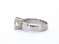 Witgouden ring met een grote fancy yellow diamant van 2.40 carat - afbeelding 4 van  8