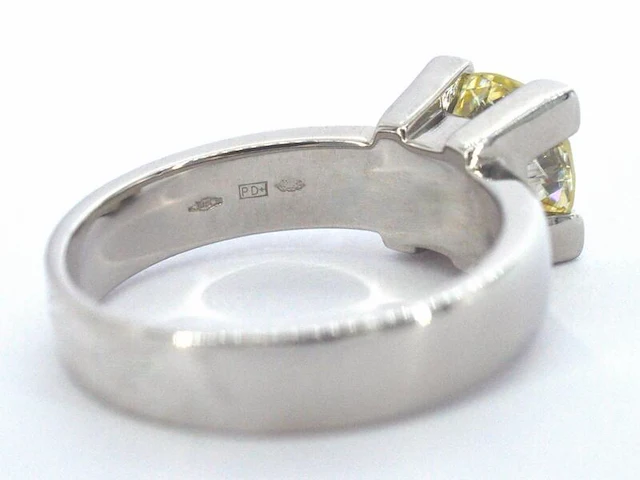 Witgouden ring met een grote fancy yellow diamant van 2.40 carat - afbeelding 8 van  8