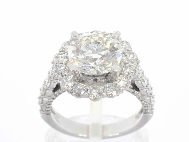 Witgouden ring met een grote natuurlijke diamant van 2.80 carat en briljanten - afbeelding 1 van  11