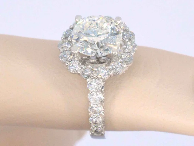 Witgouden ring met een grote natuurlijke diamant van 2.80 carat en briljanten - afbeelding 4 van  11
