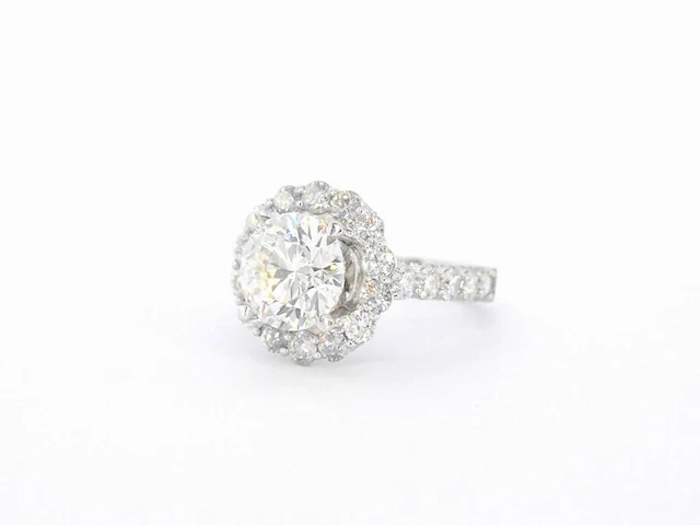 Witgouden ring met een grote natuurlijke diamant van 2.80 carat en briljanten - afbeelding 10 van  11