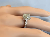 Witgouden ring met een grote natuurlijke diamant van 5.07 carat en natuurlijke briljant geslepen diamanten - afbeelding 3 van  5