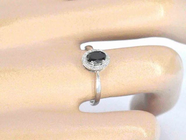 Witgouden ring met een grote zwarte diamant en natuurlijke witte diamanten - afbeelding 2 van  7