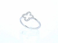 Witgouden ring met een open klaver vier motief gezet met diamanten - afbeelding 4 van  8