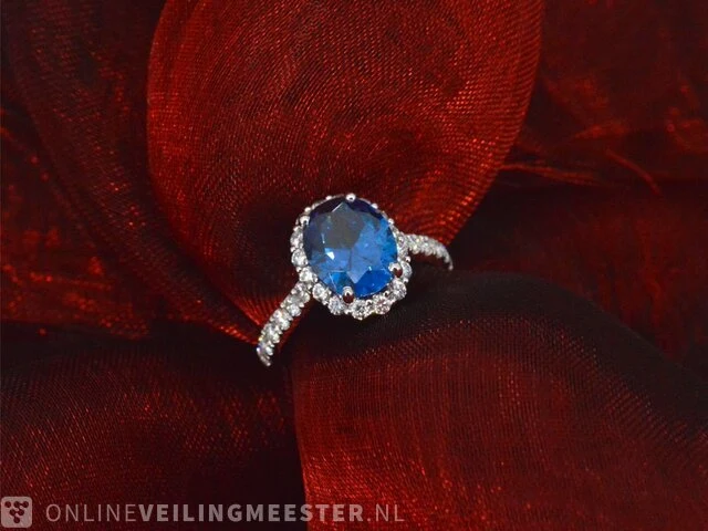 Witgouden ring met een ovale blauwe edelsteen - afbeelding 5 van  9