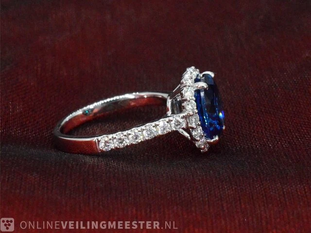 Witgouden ring met een ovale blauwe edelsteen - afbeelding 6 van  9