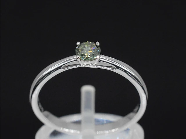 Witgouden ring met groene diamant - afbeelding 1 van  10