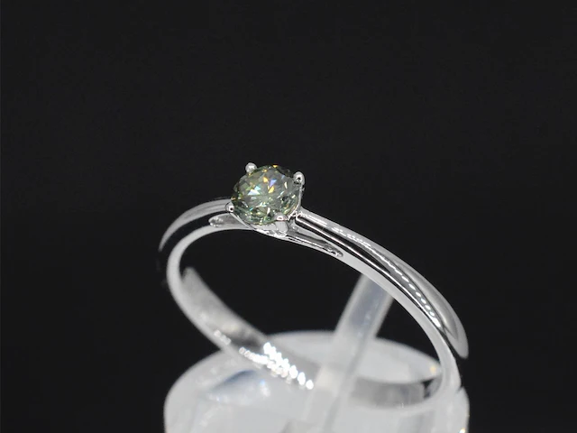 Witgouden ring met groene diamant - afbeelding 5 van  10