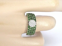 Witgouden ring met natuurlijke diamanten en groene natuurlijke edelstenen - afbeelding 2 van  8