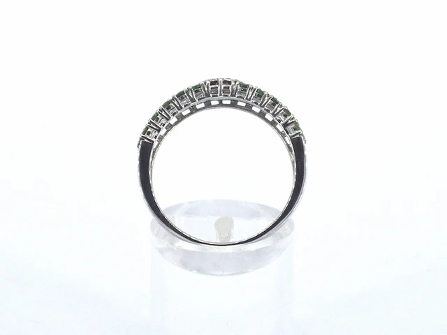 Witgouden ring met natuurlijke diamanten en groene natuurlijke edelstenen - afbeelding 6 van  8
