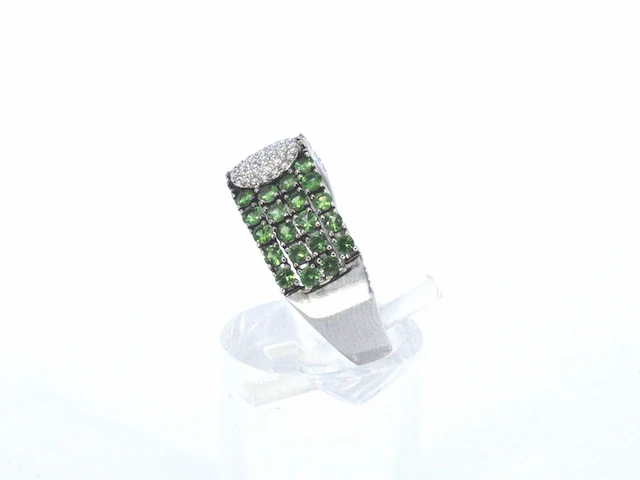 Witgouden ring met natuurlijke diamanten en groene natuurlijke edelstenen - afbeelding 8 van  8