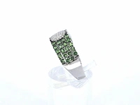 Witgouden ring met natuurlijke diamanten en groene natuurlijke edelstenen - afbeelding 8 van  8