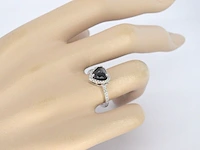 Witgouden ring met witte en zwarte diamant - afbeelding 4 van  11