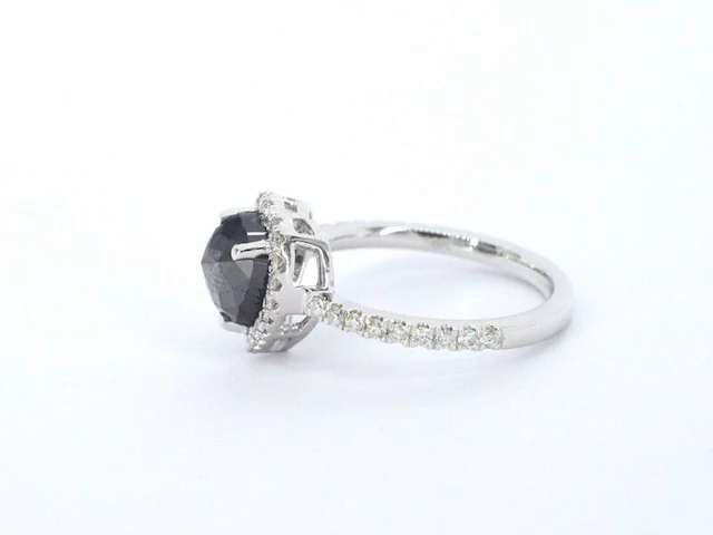 Witgouden ring met witte en zwarte diamant - afbeelding 6 van  11