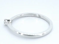 Witgouden ring solitaire met een briljant geslepen diamant - afbeelding 10 van  10