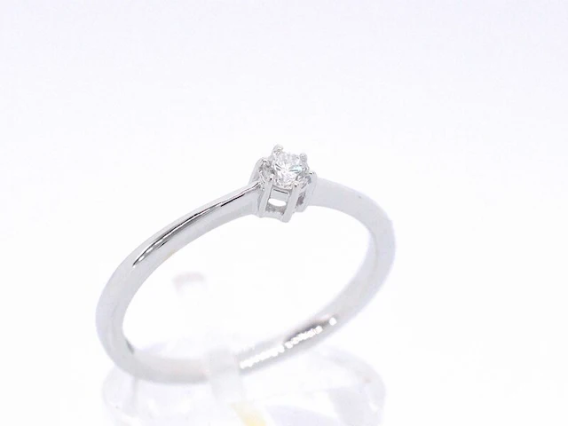 Witgouden ring solitaire met een briljant geslepen diamant - afbeelding 6 van  11