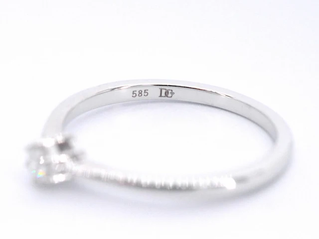 Witgouden ring solitaire met een briljant geslepen diamant - afbeelding 11 van  11