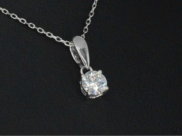 Witgouden solitair hanger met een briljant geslepen diamant van 0.37 carat - afbeelding 1 van  7