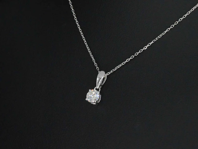 Witgouden solitair hanger met een briljant geslepen diamant van 0.37 carat - afbeelding 4 van  7