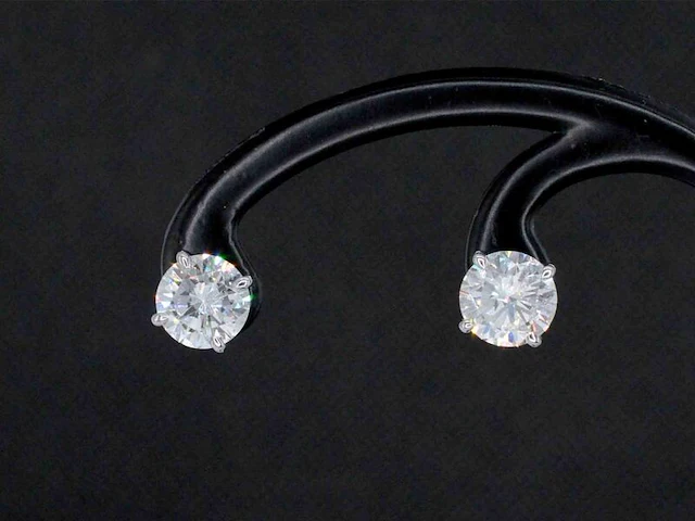 Witgouden solitair oorbellen met 4.00 carat aan natuurlijke diamanten - afbeelding 1 van  7