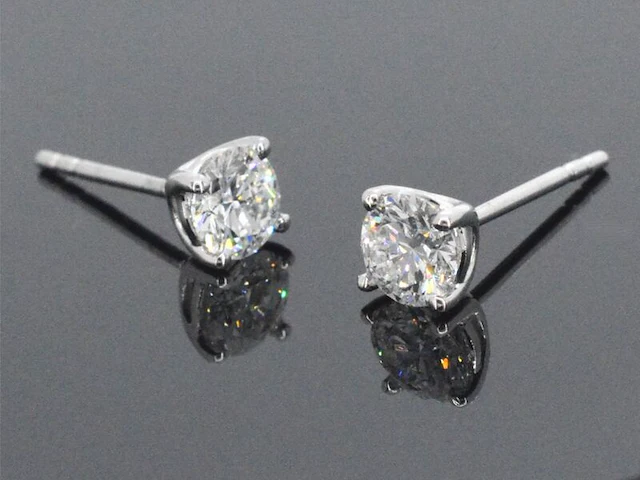 Witgouden solitair oorbellen met briljant geslepen diamanten 1.00 carat - afbeelding 1 van  7