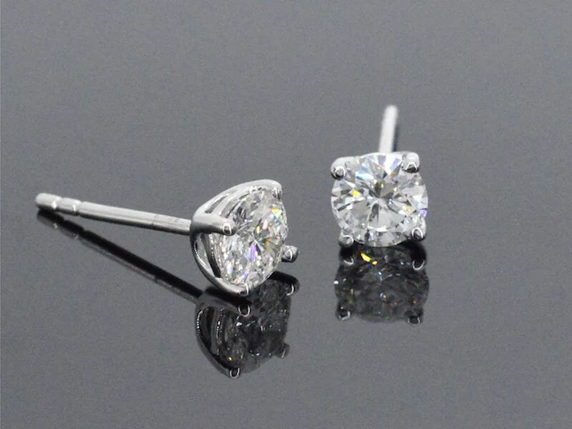 Witgouden solitair oorbellen met briljant geslepen diamanten 1.00 carat - afbeelding 4 van  7