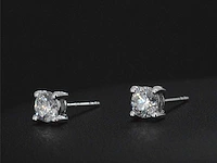 Witgouden solitair oorbellen met briljant geslepen diamanten van 0.67 carat - afbeelding 4 van  8