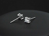 Witgouden solitair oorbellen met briljant geslepen diamanten van 0.67 carat - afbeelding 5 van  8