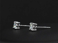 Witgouden solitair oorbellen met briljant geslepen diamanten van 0.67 carat - afbeelding 6 van  8