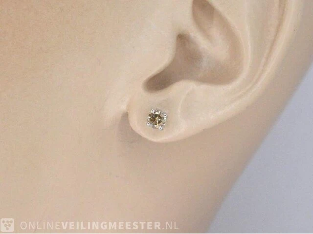 Witgouden solitair oorbellen met cognac diamanten - afbeelding 2 van  8