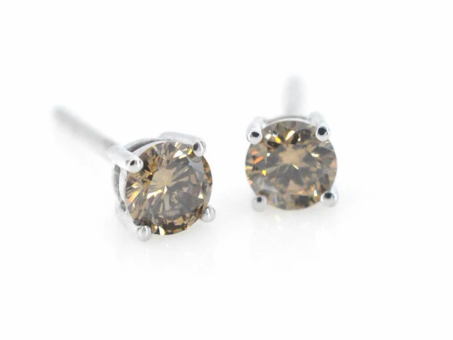 Witgouden solitair oorbellen met cognac diamanten - afbeelding 1 van  9