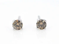 Witgouden solitair oorbellen met cognac diamanten - afbeelding 6 van  9