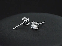 Witgouden solitair oorbellen met diamant 0.68 carat - afbeelding 5 van  8