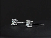 Witgouden solitair oorbellen met diamant 0.68 carat - afbeelding 6 van  8
