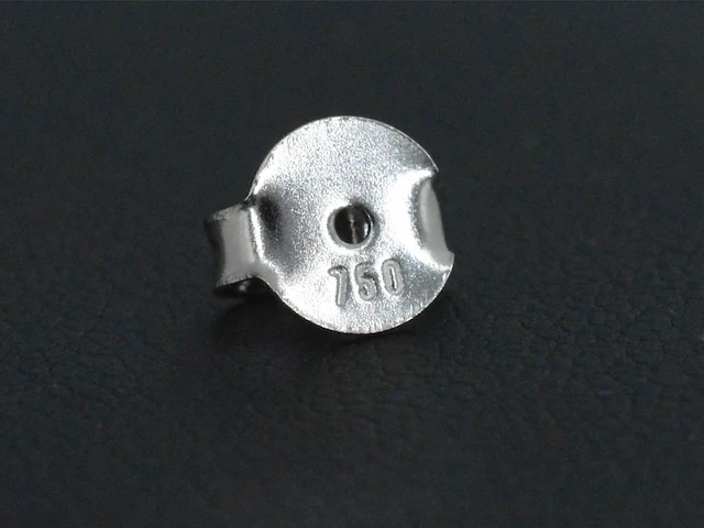 Witgouden solitair oorbellen met diamant 0.68 carat - afbeelding 8 van  8